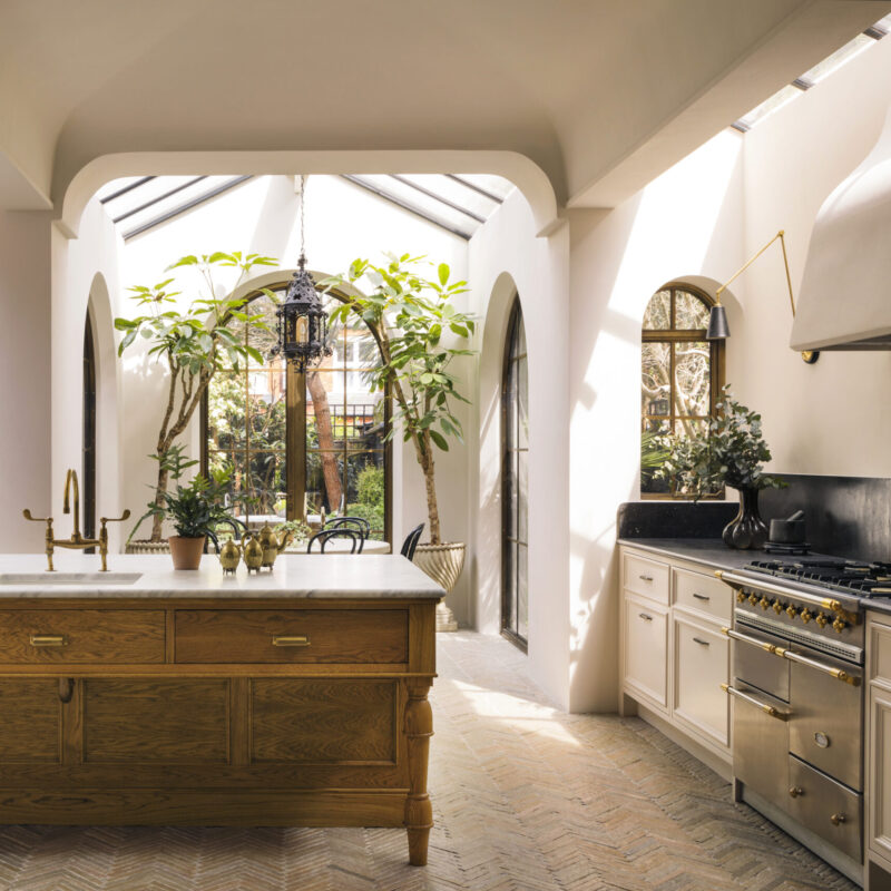Lapicida Bordeaux Argento Herringbone kitchen flooring. Image: Anna Batchelor, Design: Charles Tashima Architects