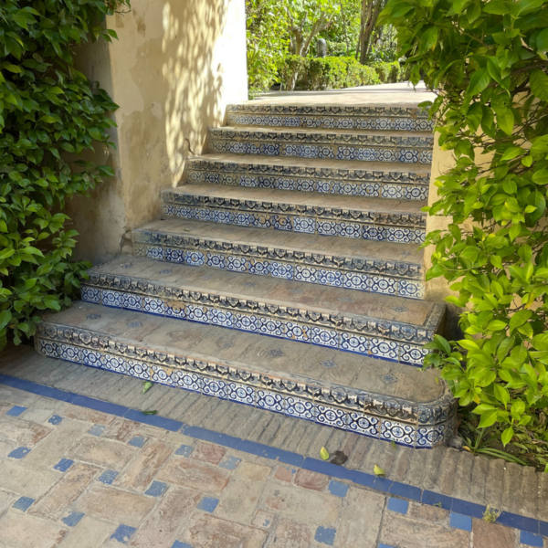 Seville inspiration for Lapicida majolica tiles in the Alcázar